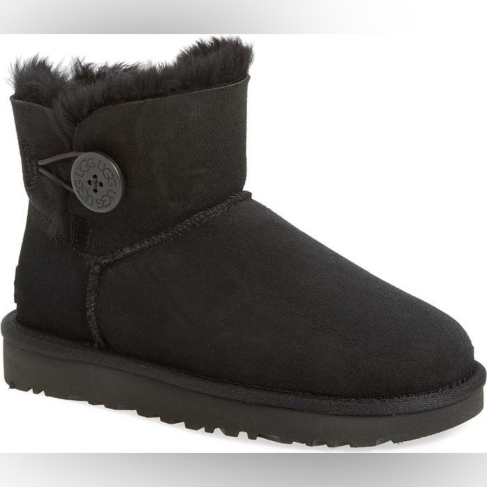 Ugg mini bailey button II genuine shearling ankle boot black